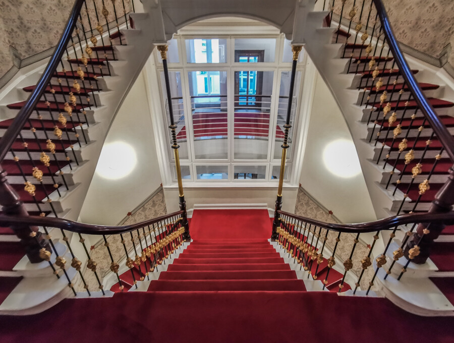 colonnaden-hamburg-treppe-kontorhaus-by-abendfarben