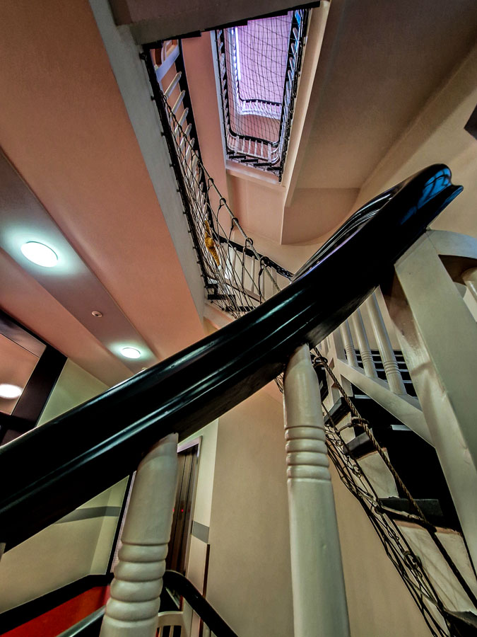 kontorhaus-katharinenbruecke-treppenhaus-by-abendfarben