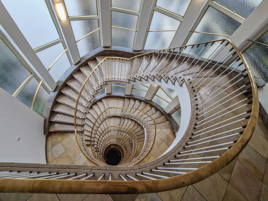 kontorhaus-rathaus-strasse-treppe-by-abendfarben