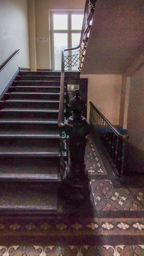albrechtshof-kontorhaus-hamburg-treppe-by-abendfarben