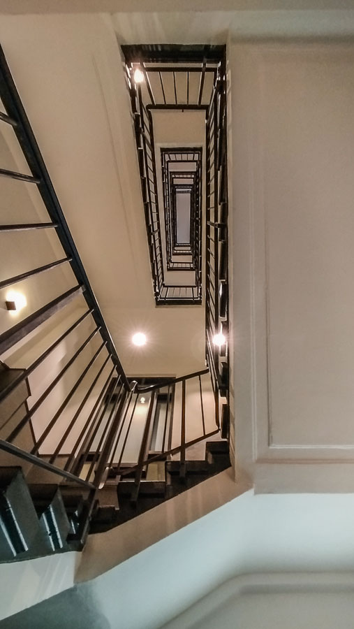 kontorhaus-bergstraße-hamburg-treppe-by-abendfarben