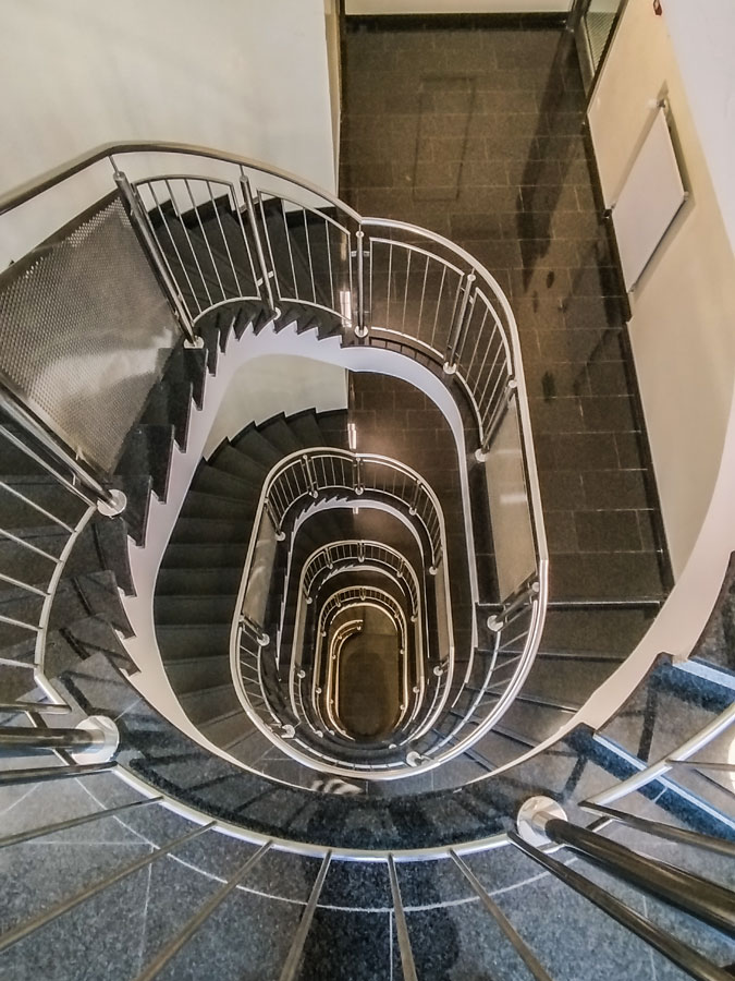 kontorhaus-hamburg-hermannstrasse-treppe-by-abendfarben