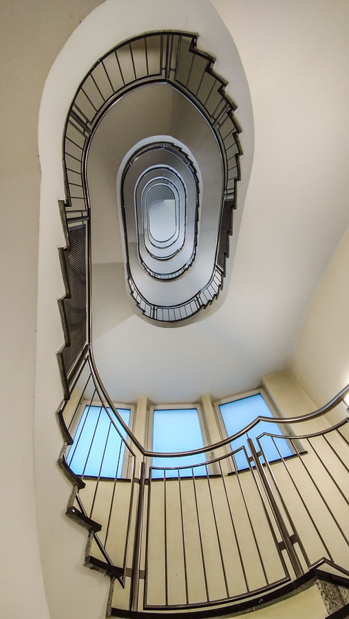 kontorhaus-hamburg-hermannstrasse-treppenhaus-by-abendfarben