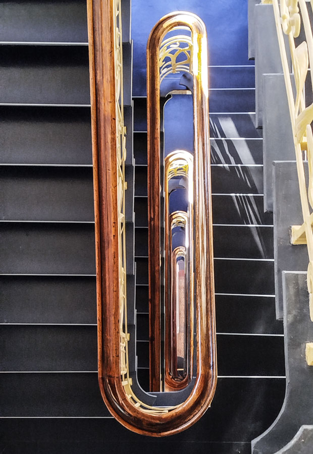 kontorhaus-holstenhof-treppe-by-abendfarben