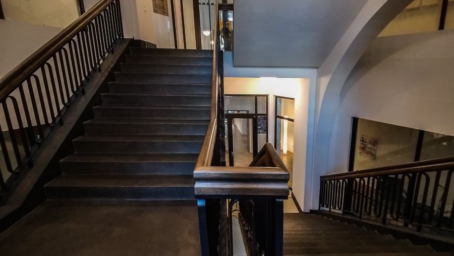 kontorhaus-stadthoefe-hamburg-treppe-by-abendfarben